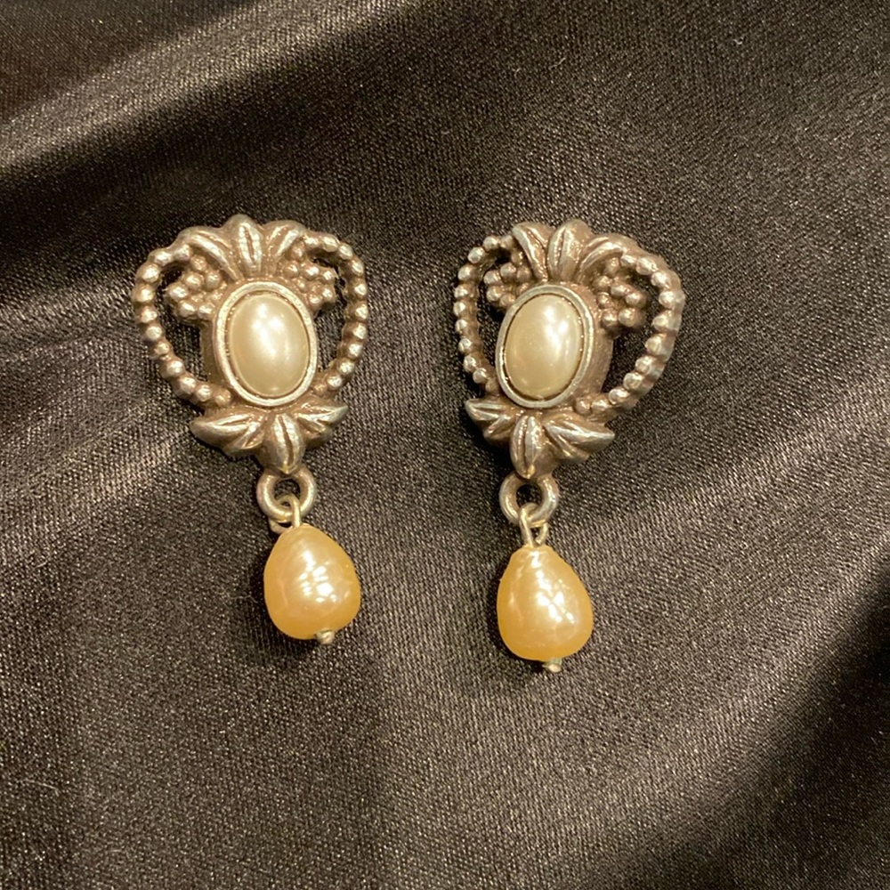 Brighton dangle post with pearl accents